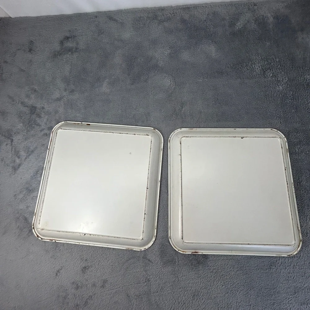 Vintage Maxey Rooster Metal Serving Trays Set of 2 Mid Century Folk Art Cream